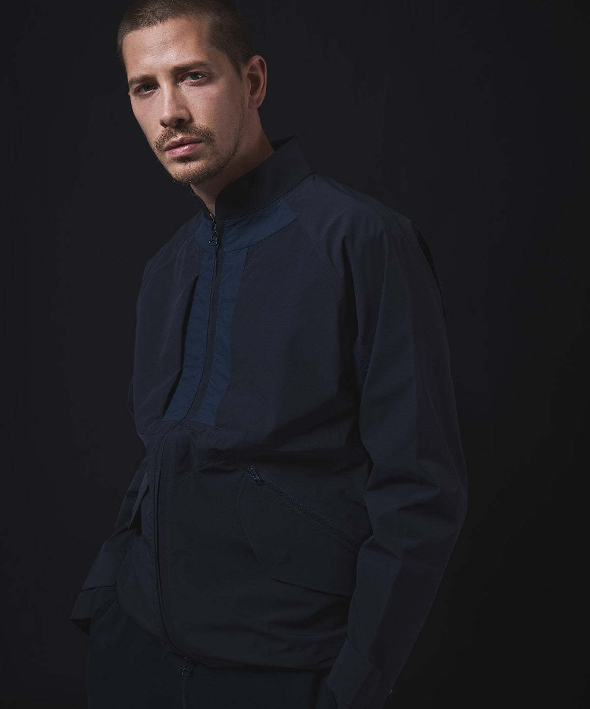 ARTA CVSTOS LAYER FIELD JACKET（NAVY）（エーアールティーエー 