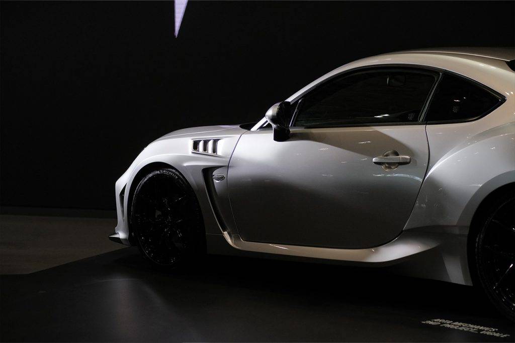 国産スポーツカー　LEGAVELO　VIGALE　ラグジュアリースポーツ　